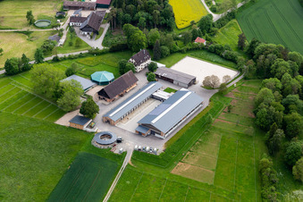 Reitsportanlage Kaltenbach mit Marstall und Longe in Sulz am Neckar im Bundesland Baden-Württemberg, Deutschland