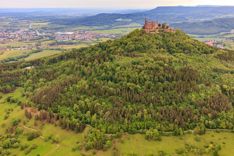 Luftaufnahme von Burg Hohenzollern im Ortsteil Zimmern in Bisingen im Bundesland Baden-Württemberg, Deutschland