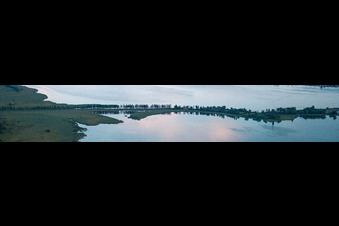 Panorama des Steg zur Bodensee-Insel Reichenau in Reichenau im Ortsteil Lindenbühl im Bundesland Baden-Württemberg, Deutschland