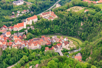Luftbild von Schloss Haigerloch, Schlosskirche St. Trinitatis und Atomkellermuseum Haigerloch über der Eyach im Bundesland Baden-Württemberg, Deutschland