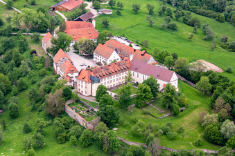 Luftaufnahme von Kloster Kirchberg (Berneuchener Haus) in Sulz am Neckar im Bundesland Baden-Württemberg, Deutschland