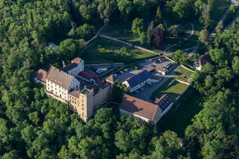 Luftbild von Gebäudekomplex der Hotelanlage Hotel Schloss Weitenburg in Starzach im Ortsteil Börstingen im Bundesland Baden-Württemberg, Deutschland