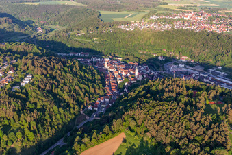 Luftbild von Altstadtbereich und Innenstadtzentrum im Neckartal in Horb am Neckar im Bundesland Baden-Württemberg, Deutschland