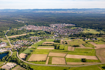 Drohnenaufname von Soufflenheim im Bundesland Bas-Rhin, Frankreich