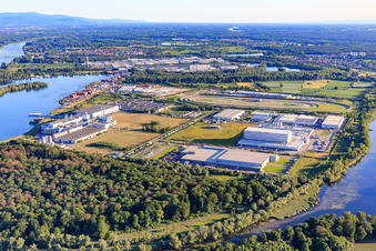 Industriegebiet Am Oberwald aus Nordosten in Wörth am Rhein im Bundesland Rheinland-Pfalz, Deutschland