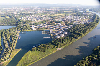 Ölhafen im Ortsteil Knielingen in Karlsruhe im Bundesland Baden-Württemberg, Deutschland