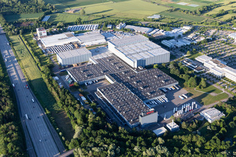 Gebäude und Produktionshallen auf dem Fahrzeugbau- Werksgelände Robert Bosch GmbH Auf der Breit im Ortsteil Durlach in Karlsruhe im Bundesland Baden-Württemberg, Deutschland