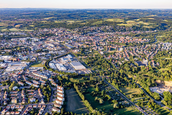 Stadtgebiet mit Außenbezirken und Innenstadtbereich in Bruchsal im Bundesland Baden-Württemberg, Deutschland