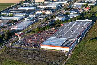 Gebäude der Niederlassung des Baumarktes Bauhaus Bruchsal in Bruchsal im Bundesland Baden-Württemberg, Deutschland