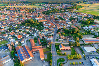 Rülzheimer Straße von Norden in Rheinzabern im Bundesland Rheinland-Pfalz, Deutschland