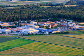 Drohnenaufname von Gewerbergebiet Im Gereut mit  WWS Metallformen GmbH, HGGS LaserCUT GmbH & Co. KG in Hatzenbühl im Bundesland Rheinland-Pfalz, Deutschland