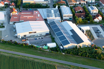 Luftaufnahme von Gewerbegebiet und Firmenansiedlung Im Gereut mit WWS Metallformen GmbH und HGGS LaserCUT GmbH & Co. KG in Hatzenbühl im Bundesland Rheinland-Pfalz, Deutschland