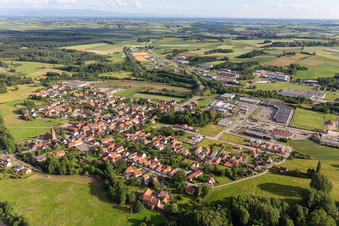 Ortsteil Altenstadt in Wissembourg im Bundesland Bas-Rhin, Frankreich aus der Luft betrachtet