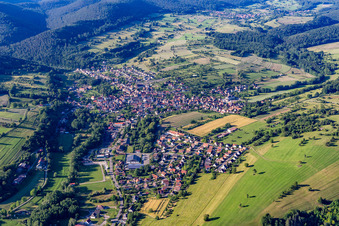 Lembach im Bundesland Bas-Rhin, Frankreich von einer Drohne aus