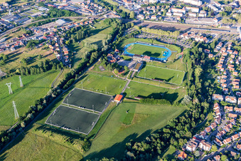 Ensemble der Sportplatzanlagen des Football Club Haguenau im Parc des Sports de Haguenau in Haguenau in Grand Est im Ortsteil Metzgerhof Krausenhof in Hagenau im Bundesland Bas-Rhin, Frankreich