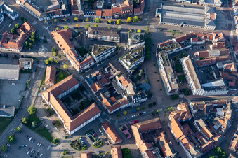 Stadtzentrum im Innenstadtbereich am Place Barberousse in Haguenau in Grand Est in Hagenau im Bundesland Bas-Rhin, Frankreich