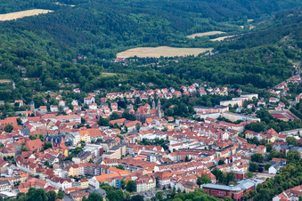 Luftbild von Altstadt mit Liebfrauenkirche aus Osten in Arnstadt im Bundesland Thüringen, Deutschland