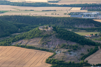 Drohnenbild von Burg Gleichen im Ortsteil Wandersleben in Drei Gleichen im Bundesland Thüringen, Deutschland