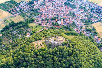 Luftbild von Burgruine Mühlburg im Ortsteil Mühlberg in Drei Gleichen im Bundesland Thüringen, Deutschland