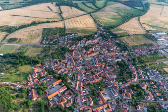 Ortsansicht aus Osten im Ortsteil Mühlberg in Drei Gleichen im Bundesland Thüringen, Deutschland