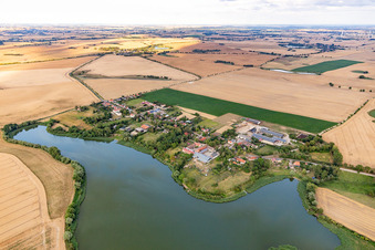 Luftbild von Dorfansicht am Seelübber See in Prenzlau im Bundesland Brandenburg, Deutschland