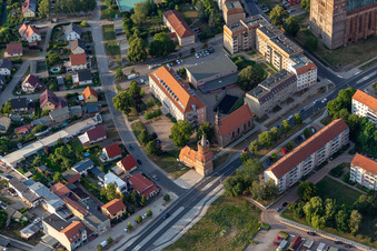 Mitteltorturm, Heilig Geist Kapelle und  Max-Lindow-Schule in Prenzlau im Bundesland Brandenburg, Deutschland