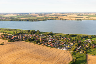 Luftbild von Dorfansicht am Unteruckersee im Ortsteil Röpersdorf in Nordwestuckermark im Bundesland Brandenburg, Deutschland