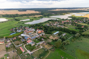 Luftbild von Dorfansicht aus Nordwesten am See Lanke im Ortsteil Seehausen in Oberuckersee im Bundesland Brandenburg, Deutschland