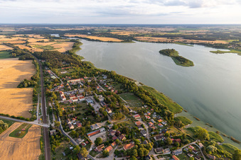 Uferbereiche am Seegebiet des Oberuckersee in Warnitz im Bundesland Brandenburg, Deutschland