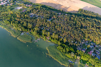 Camping am Oberuckersee im Ortsteil Warnitz im Bundesland Brandenburg, Deutschland von oben