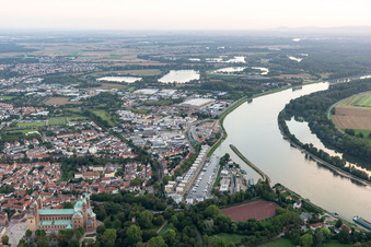 Rheinufer in Speyer im Bundesland Rheinland-Pfalz, Deutschland