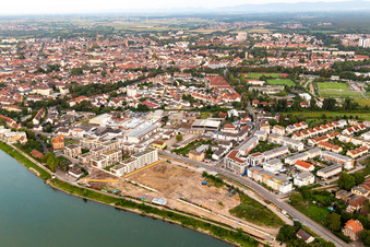 Schrägluftbild von Wohnbauprojekt am Speyerer Rheinufer: Alte Ziegelei / Franz-Kirmeier-Straße im Bundesland Rheinland-Pfalz, Deutschland