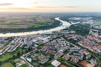 Rheinufer bis Rheinbrücke in Speyer im Bundesland Rheinland-Pfalz, Deutschland