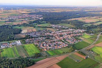 Ortsansicht aus Norden in Hanhofen im Bundesland Rheinland-Pfalz, Deutschland