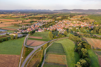 Luftbild von Geinsheim von Osten in Neustadt an der Weinstraße im Bundesland Rheinland-Pfalz, Deutschland
