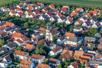 Kirche St. Martin im Ortsteil Mörlheim in Landau in der Pfalz im Bundesland Rheinland-Pfalz, Deutschland