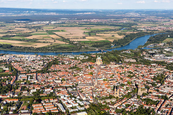 Luftbild von Flaniermeile und Einkaufsstraße Maximilianstraße vom Dom zum Altpörtel in Speyer im Bundesland Rheinland-Pfalz, Deutschland