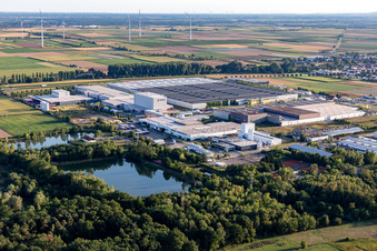 Schrägluftbild von Offenbach an der Queich im Bundesland Rheinland-Pfalz, Deutschland