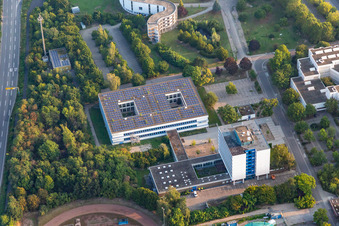 Luftbild von Geschwungener Gebäudekomplex des Pädagogischen Landesinstitut Rheinland-Pfalz in Speyer, Deutschland