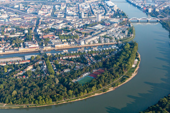 Luftbild von Parkinsel Stadtpark am Rhein im Ortsteil Süd in Ludwigshafen am Rhein im Bundesland Rheinland-Pfalz, Deutschland