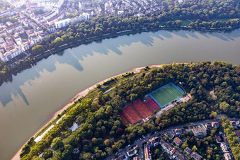 Ensemble der Sportplatzanlagen des Turn und Fechtclub 1861 eV auf der Parkinsel in Ludwigshafen am Rhein im Ortsteil Süd im Bundesland Rheinland-Pfalz, Deutschland