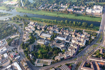 Luftbild von Klinikgelände des Krankenhauses der Universitätsklinik und dem Klinikum Mannheim am Ufer des Neckar in Mannheim im Ortsteil Neckarstadt-Ost im Bundesland Baden-Württemberg, Deutschland