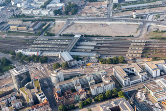 Gebäude des Einkaufszentrum Kurfürsten-Passage am Hbf im Ortsteil Bergheim-Ost in Heidelberg im Bundesland Baden-Württemberg, Deutschland