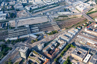 Büro- und Unternehmensverwaltungs Hochhaus- Gebäude der Print Media Academy am Hbf im Ortsteil Bergheim in Heidelberg im Bundesland Baden-Württemberg, Deutschland