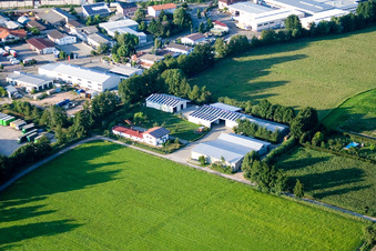 In den Rötzwiesen, Hof Fam. Kerth im Ortsteil Minderslachen in Kandel im Bundesland Rheinland-Pfalz, Deutschland aus der Luft