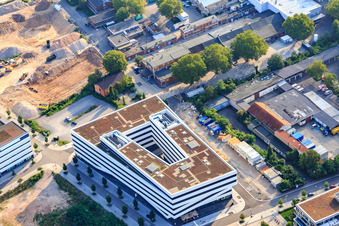 Verivox GmbH und Ascendis Pharma GmbH zwischen Einstein- und Max-Jarecki-Straße im Ortsteil Bahnstadt in Heidelberg im Bundesland Baden-Württemberg, Deutschland