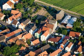 Schrägluftbild von Brehmstr im Ortsteil Minderslachen in Kandel im Bundesland Rheinland-Pfalz, Deutschland