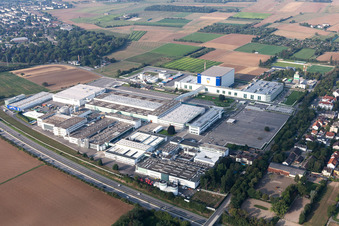 Gebäude und Produktionshallen auf dem Werksgelände Rudolf Wild GmbH & Co. KG (Capri-Sonne) in Eppelheim im Bundesland Baden-Württemberg, Deutschland von oben