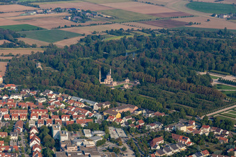 Luftbild von Moschee im Schwetzinger Schloßpark in Schwetzingen im Bundesland Baden-Württemberg, Deutschland