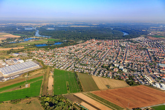 Ketsch von Osten im Bundesland Baden-Württemberg, Deutschland
